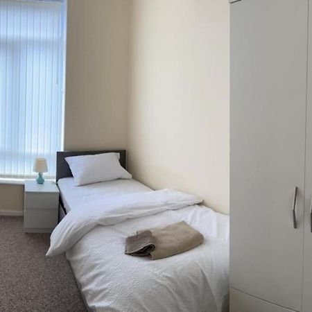 Rooms 7 Minutes From Etihad Manchester Luaran gambar